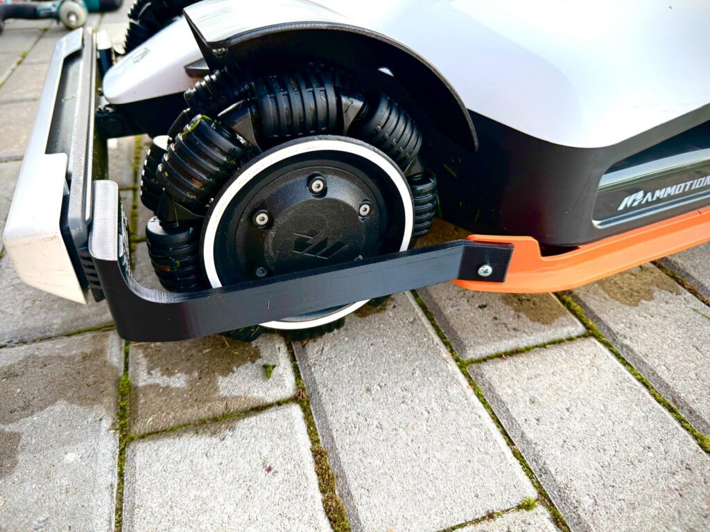 Mammotion Luba 2x rattakaitse