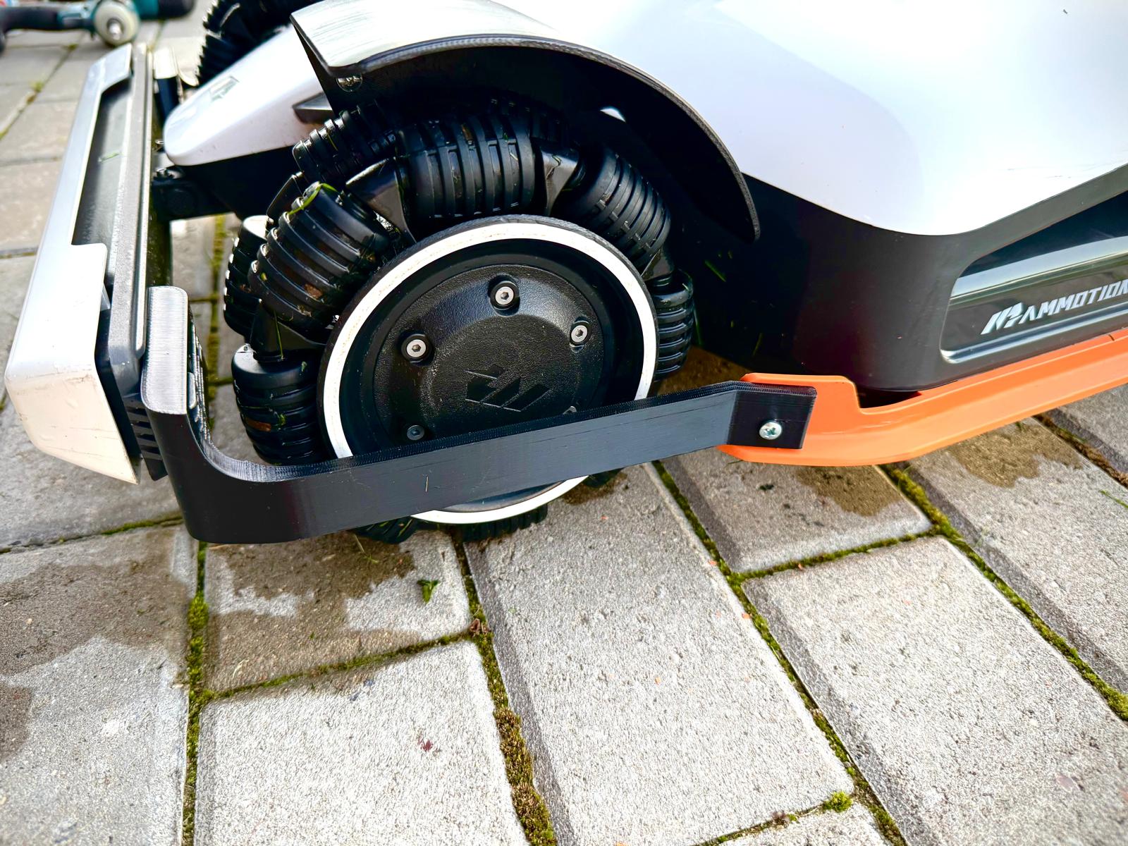 Mammotion Luba 2x rattakaitse